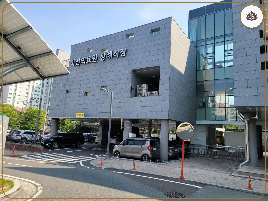 경남 창원시 경상남도 마산의료원 장례식장 들어가는 길